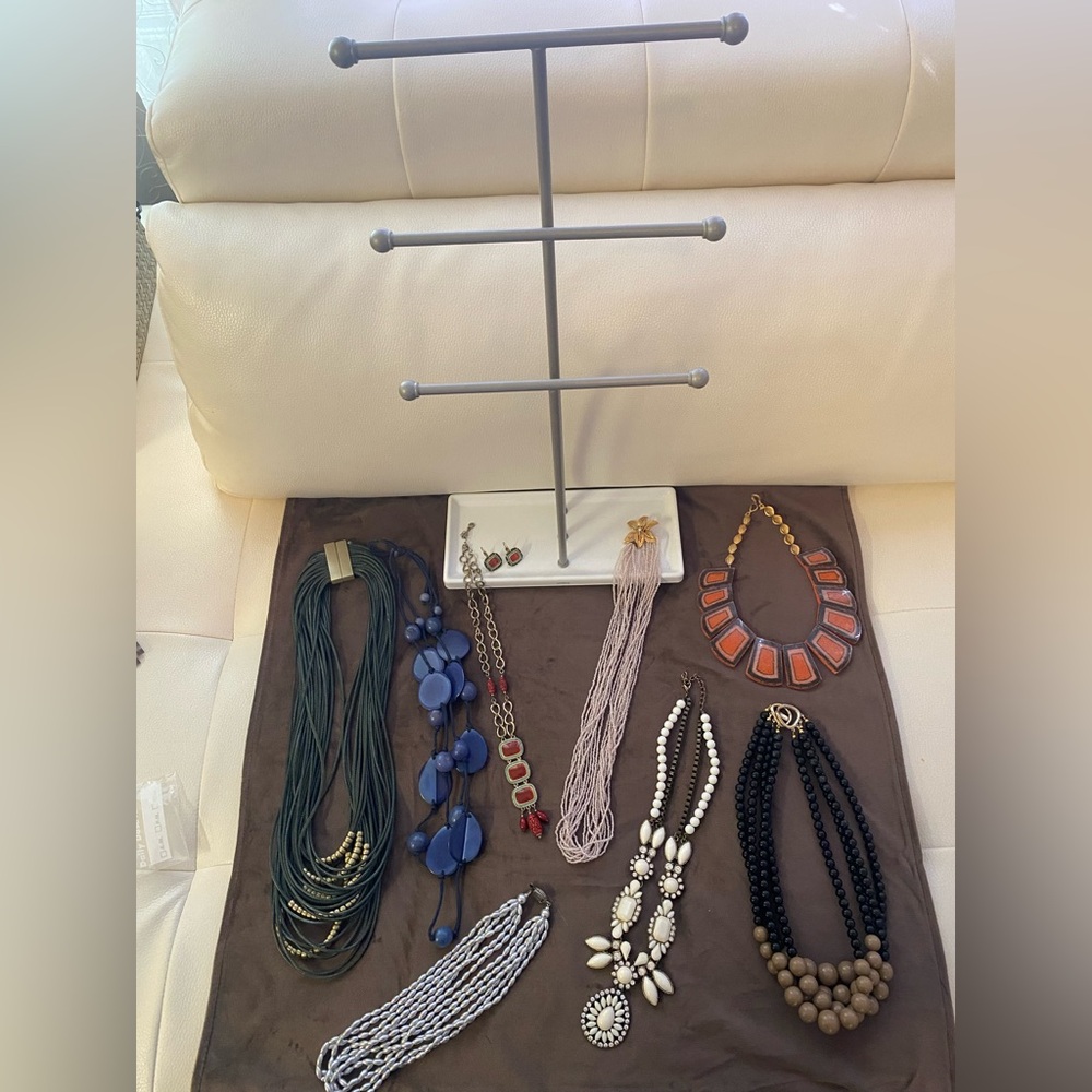 🤩 BOGO- bundle Multi-Strands of Beaded & Stone Jewelry With Necklace Tree. 8 pcs